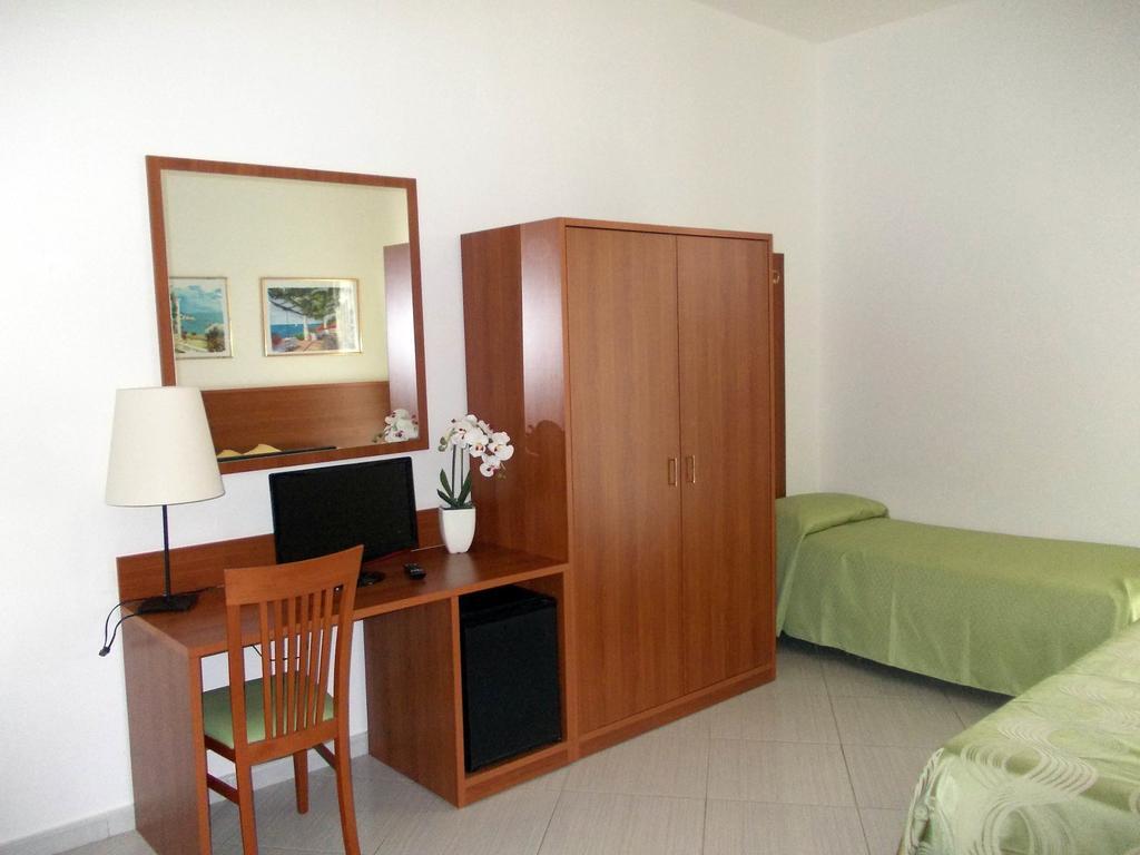 Hotel Solaria Rodi Garganico Room photo