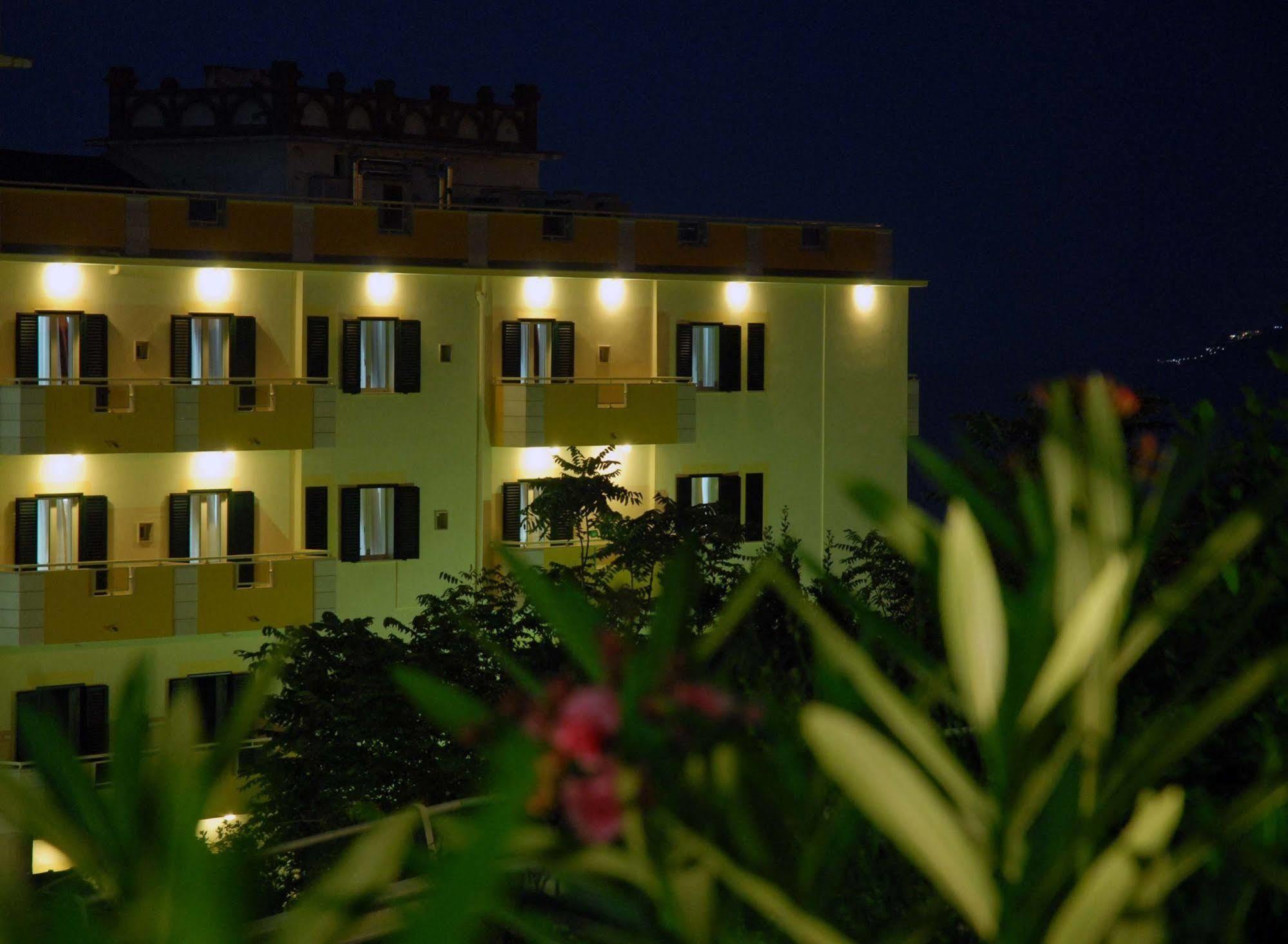 Hotel Solaria Rodi Garganico Exterior photo