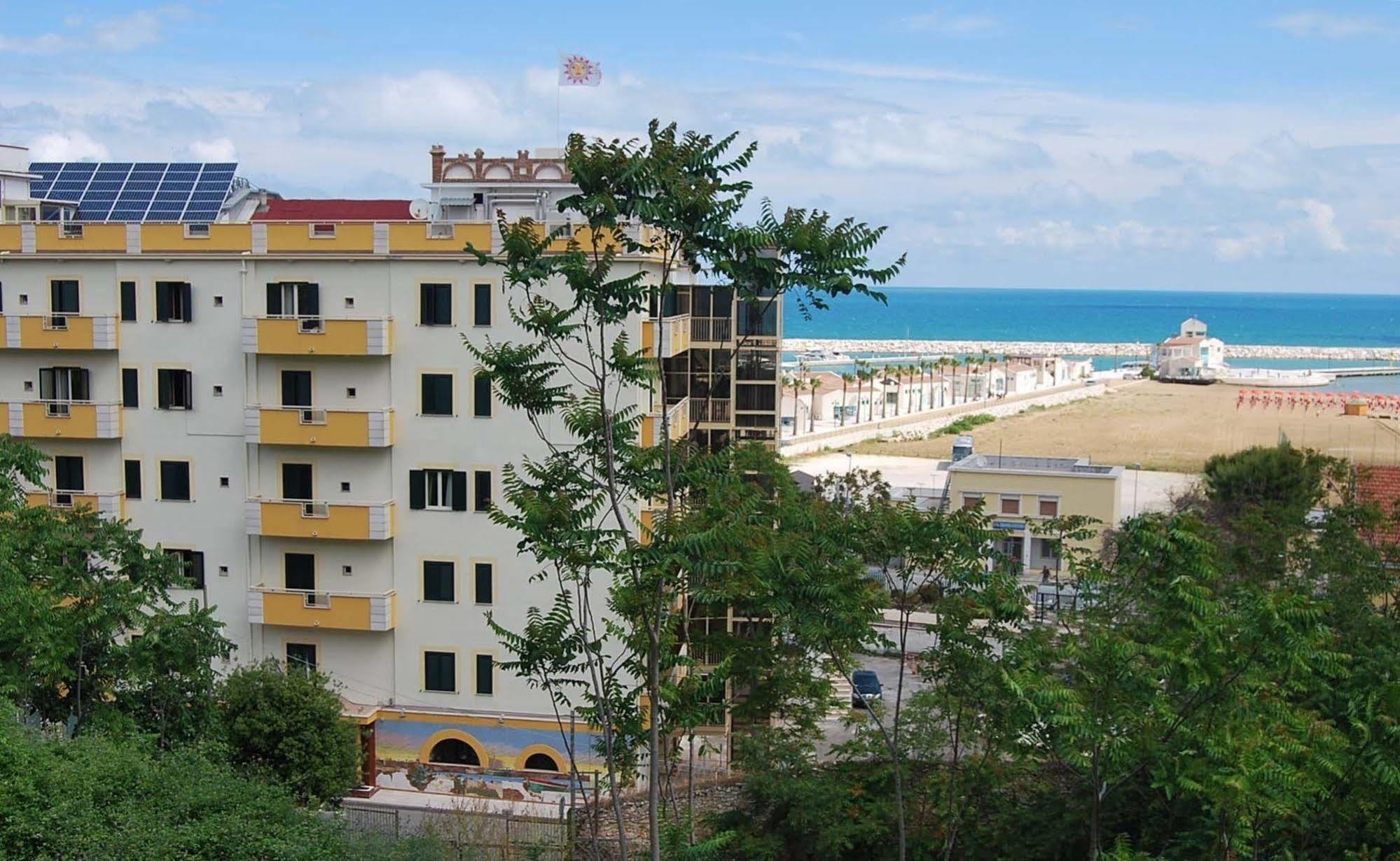 Hotel Solaria Rodi Garganico Exterior photo