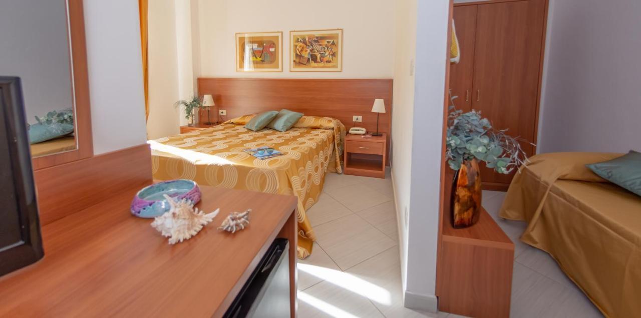 Hotel Solaria Rodi Garganico Exterior photo