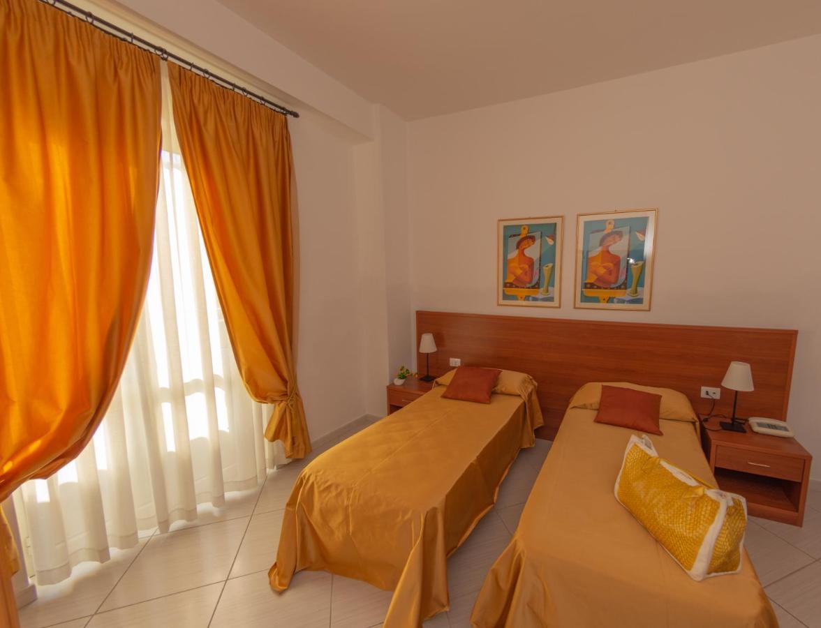 Hotel Solaria Rodi Garganico Exterior photo