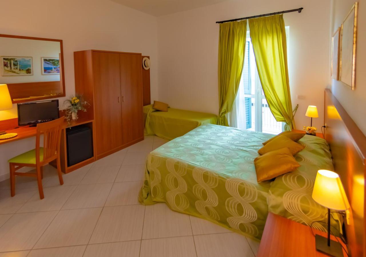 Hotel Solaria Rodi Garganico Exterior photo