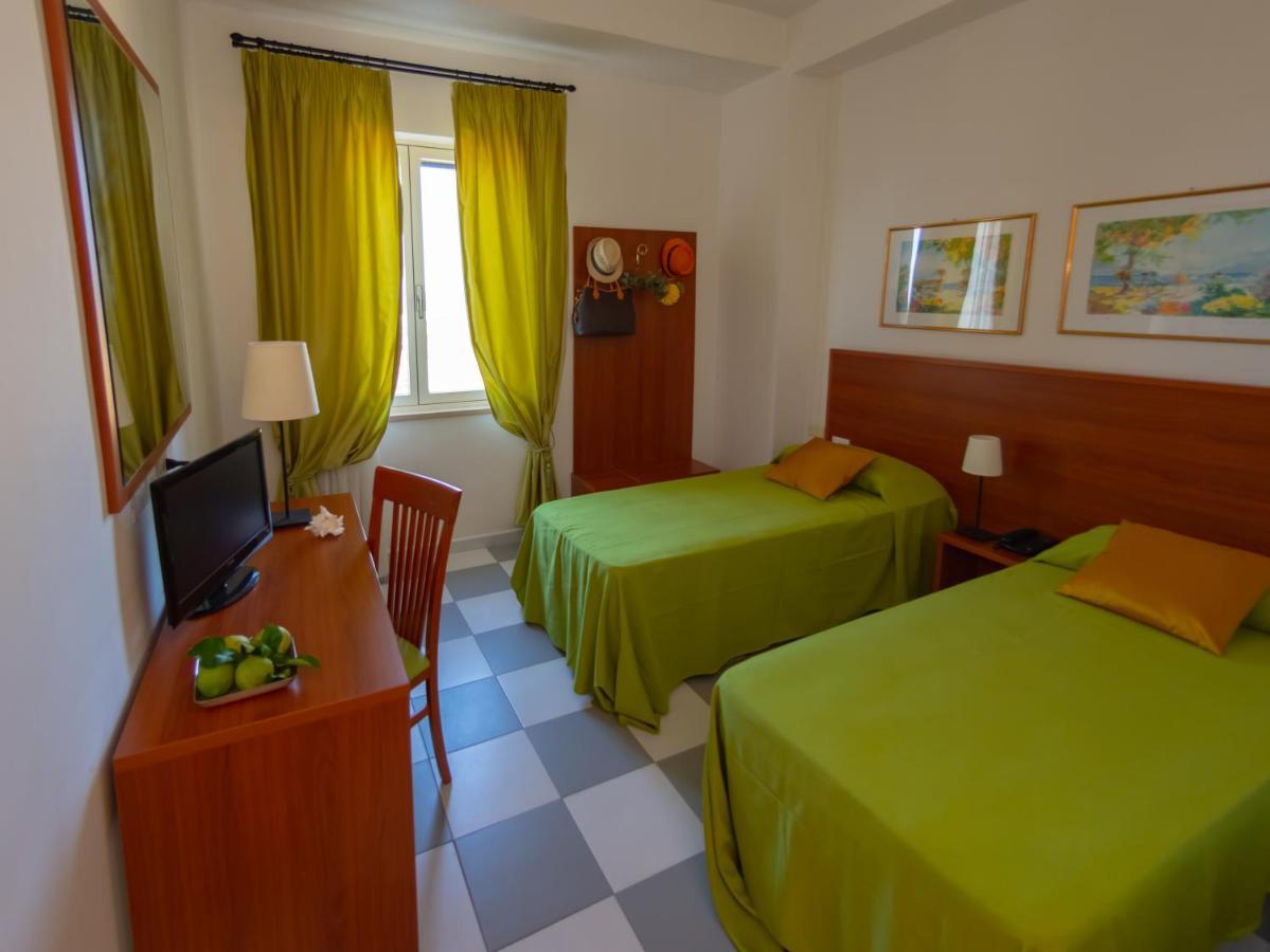 Hotel Solaria Rodi Garganico Exterior photo
